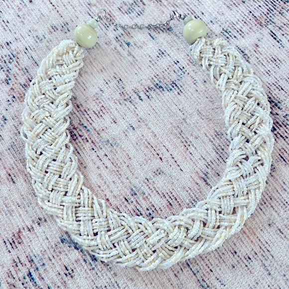 Jewelry - Elegant Cream Beaded Necklace